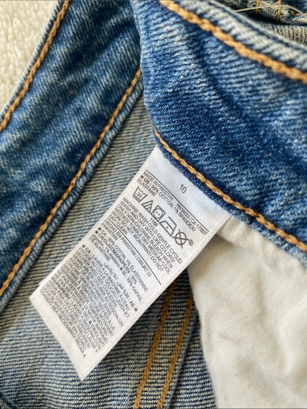 Old Navy High-Rise Curvy OG Straight Jean Shorts - Picture 5 of 6